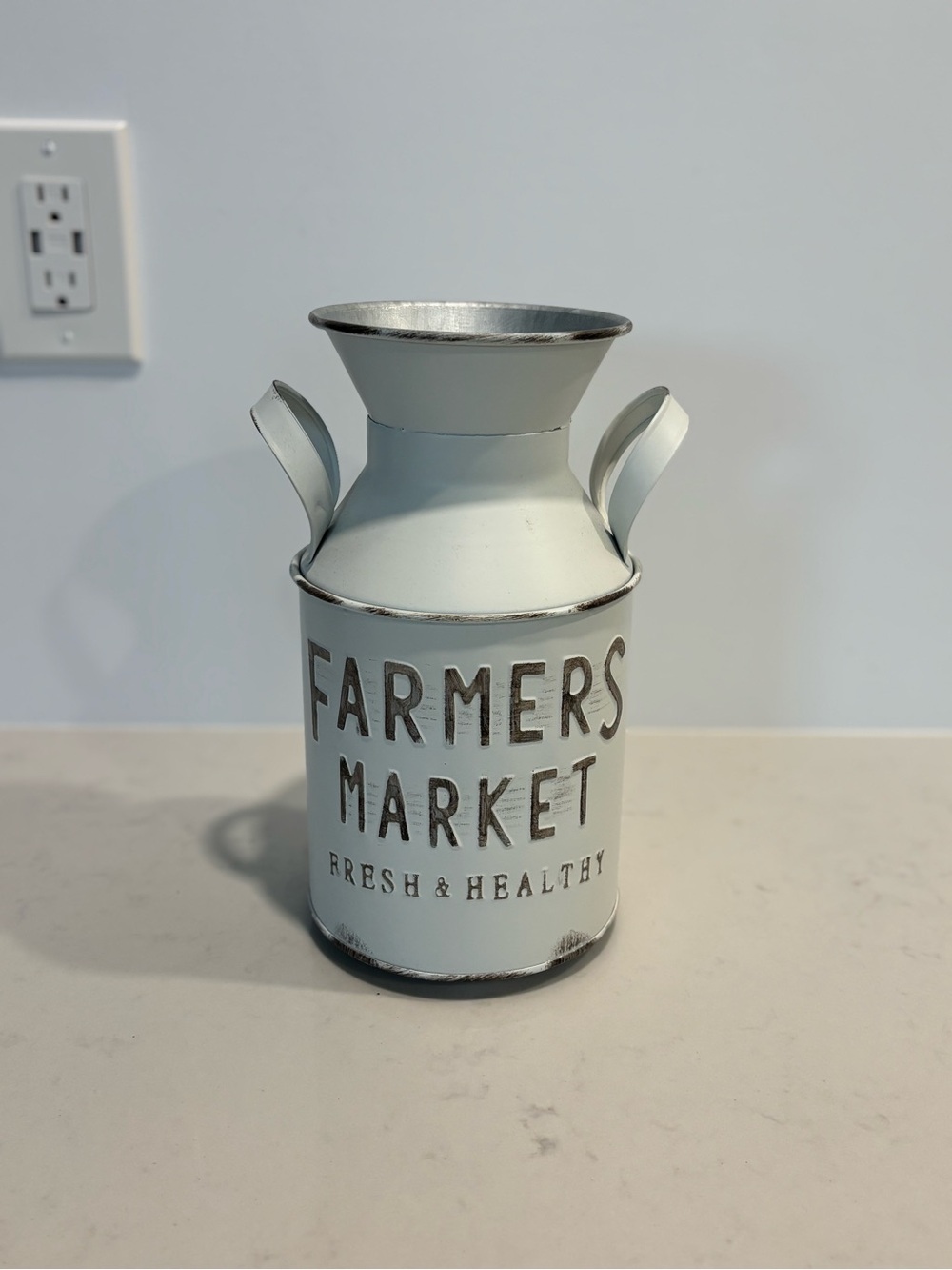 Farmhouse farmer’s market dairy jug decor with Americana flowers